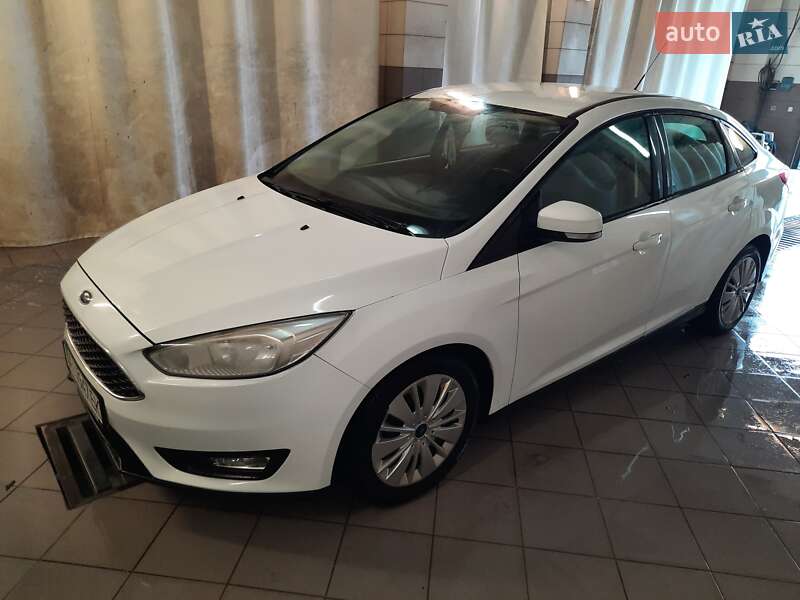 Седан Ford Focus 2015 в Киеве фото 6 Седан Ford Focus 2015 в Киеве
