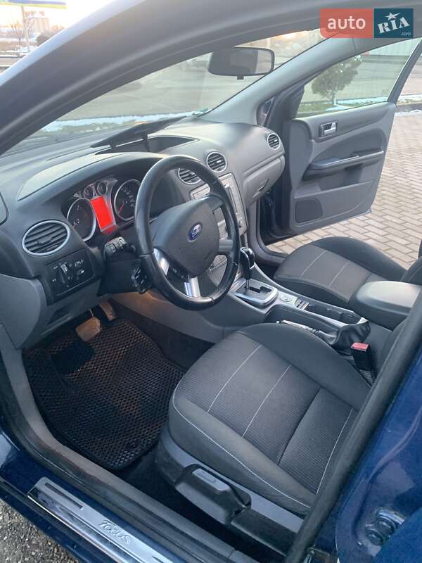Хетчбек Ford Focus 2010 в Виноградові