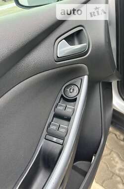 Хэтчбек Ford Focus 2011 в 