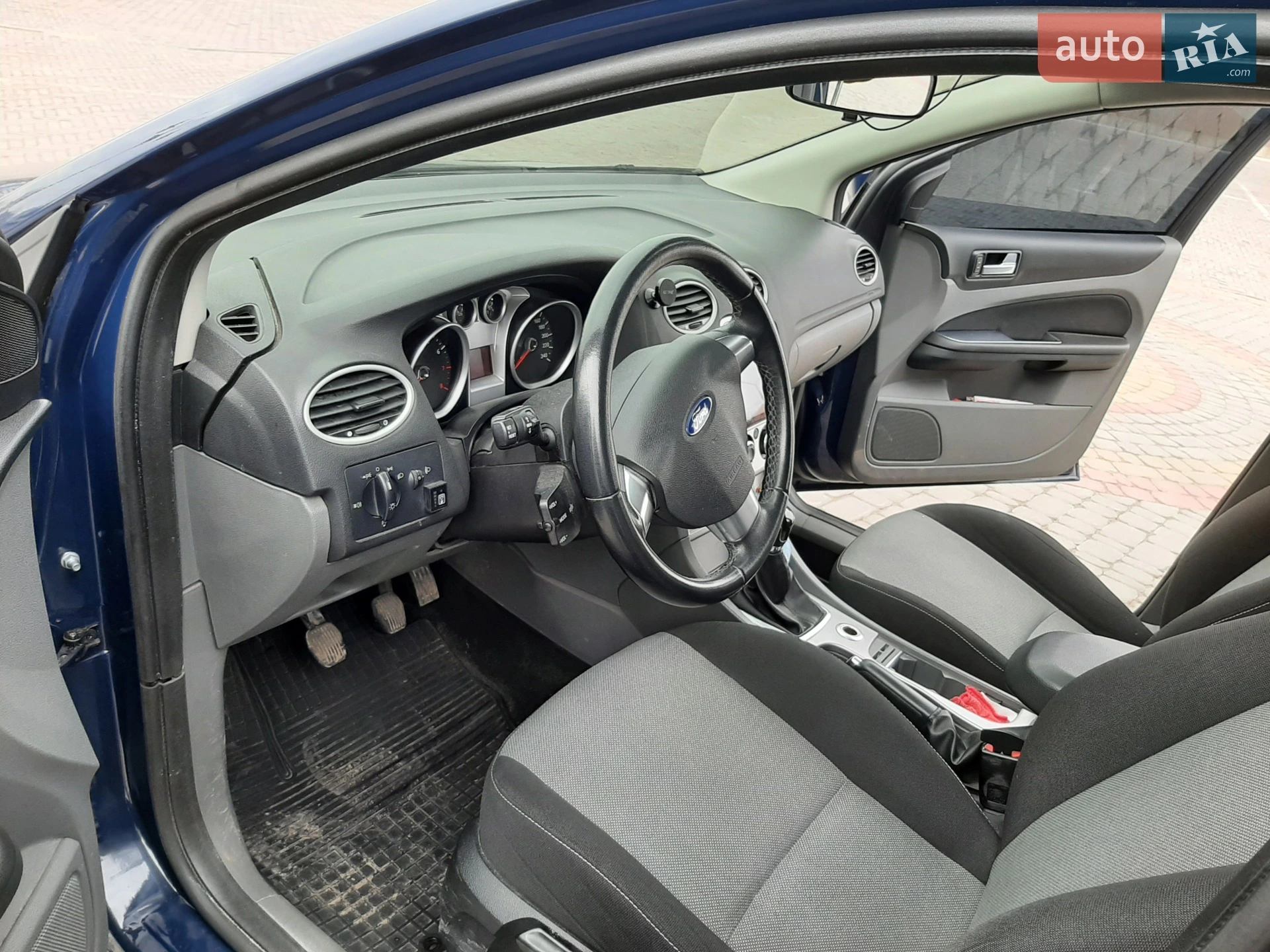 2010 Ford Focus - мініатюра 10