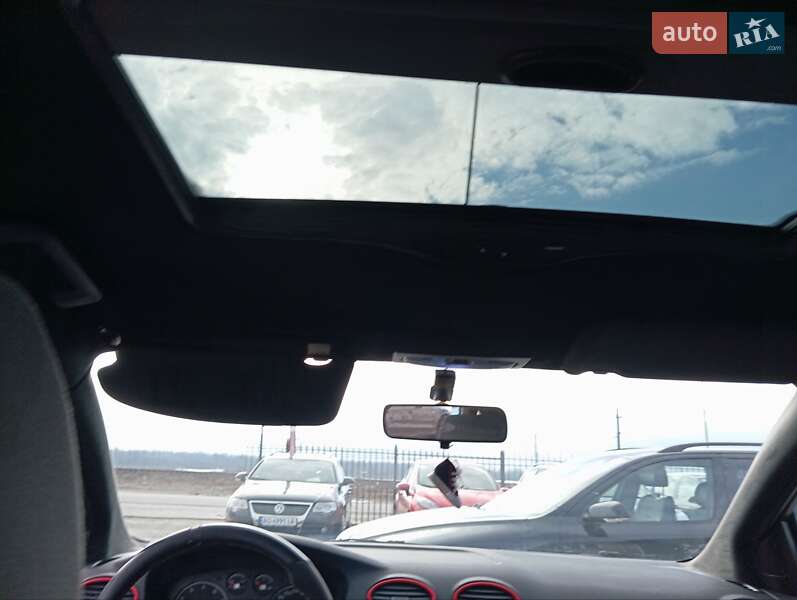 Хэтчбек Ford Focus 2004 в Хусте