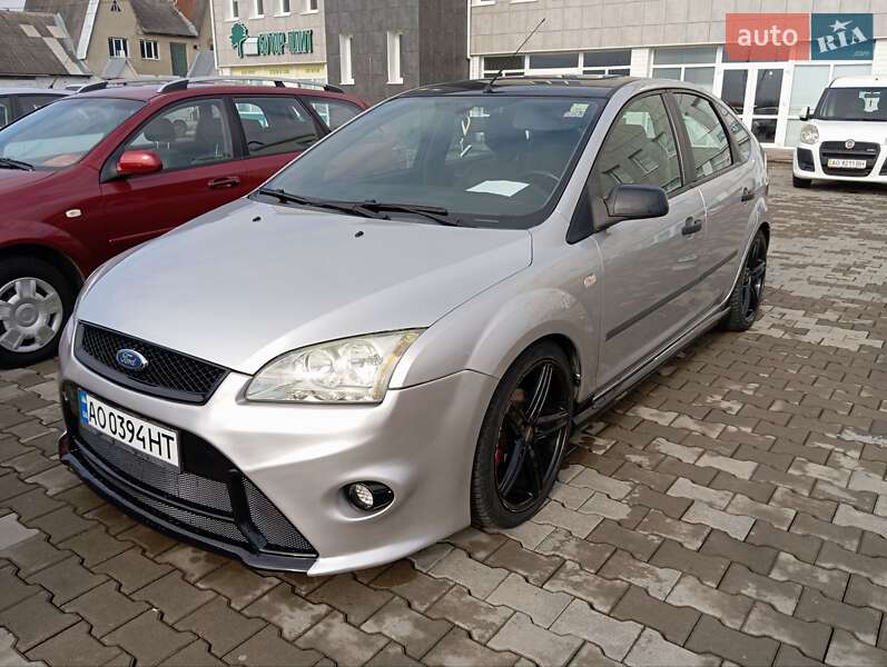 Хэтчбек Ford Focus 2004 в Хусте