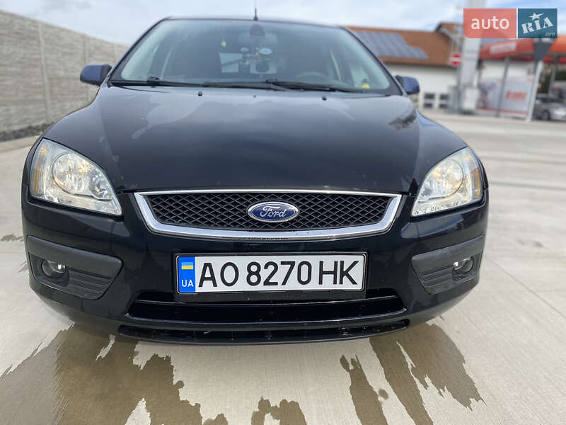 Хэтчбек Ford Focus 2006 в Тячеве