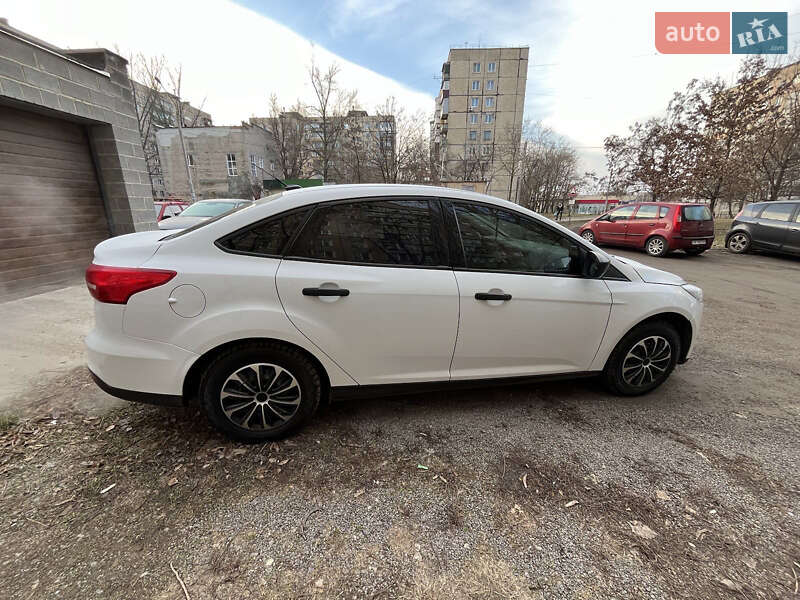 Седан Ford Focus 2015 в Кривом Роге