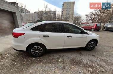 Седан Ford Focus 2015 в 