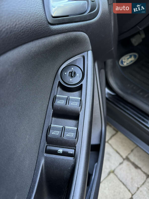 Хэтчбек Ford Focus 2015 в Рожнятове