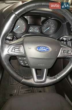 Седан Ford Focus 2015 в 