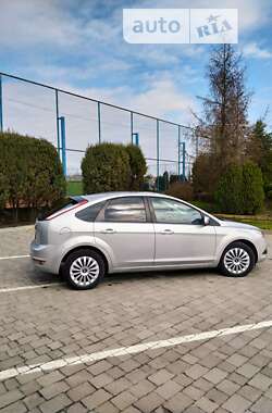 Хэтчбек Ford Focus 2008 в Сарнах