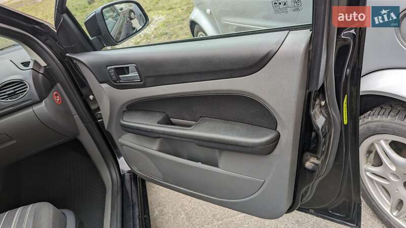 Хэтчбек Ford Focus 2008 в Киеве