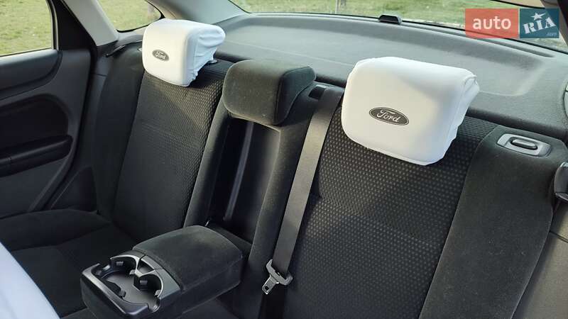 Седан Ford Focus 2007 в Горишних Плавнях