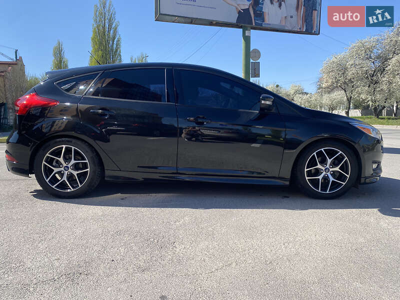 Хэтчбек Ford Focus 2015 в Каменец-Подольском