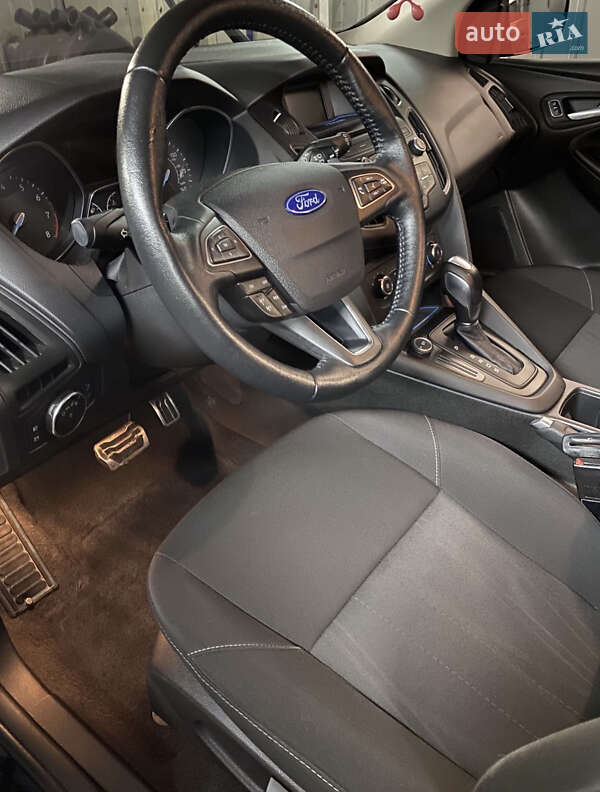 Хэтчбек Ford Focus 2015 в Каменец-Подольском