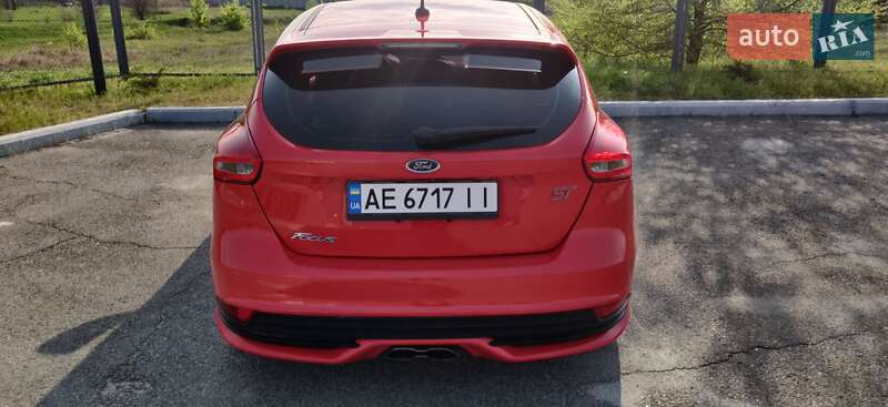 Хэтчбек Ford Focus 2015 в Днепре