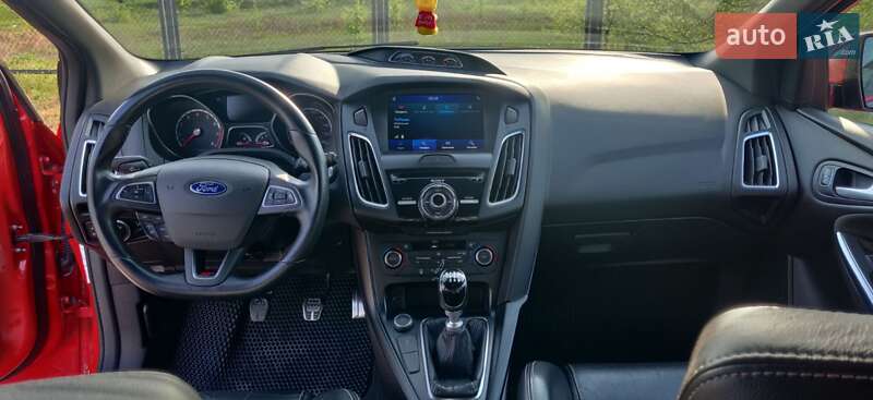 Хэтчбек Ford Focus 2015 в Днепре