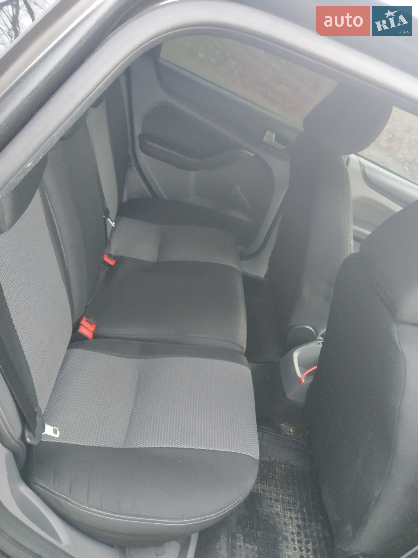 2010 Ford Focus - мініатюра 10