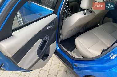 Хэтчбек Ford Focus 2012 в 