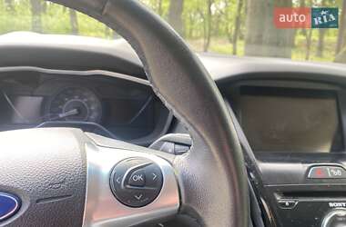 Хэтчбек Ford Focus 2012 в 