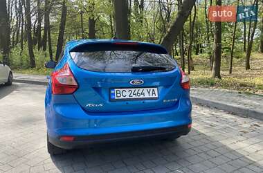 Хэтчбек Ford Focus 2012 в 