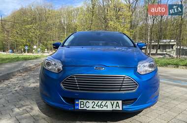 Хэтчбек Ford Focus 2012 в 