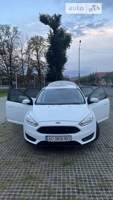 Седан Ford Focus 2017 в Мукачевому