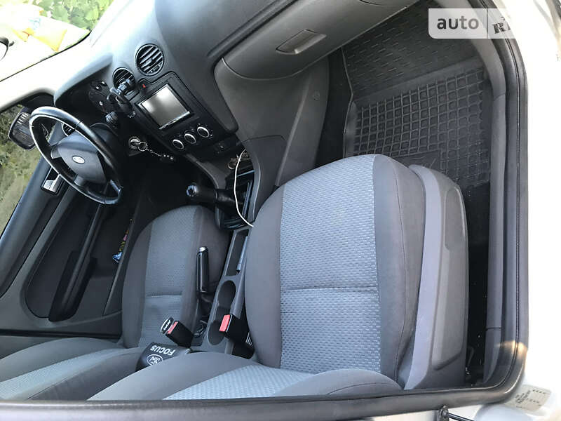 Хэтчбек Ford Focus 2006 в Каневе