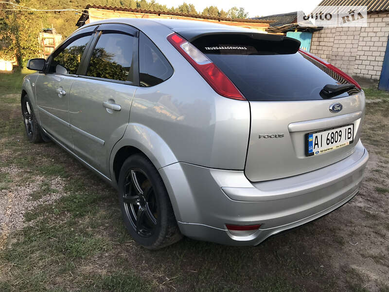Хэтчбек Ford Focus 2006 в Каневе