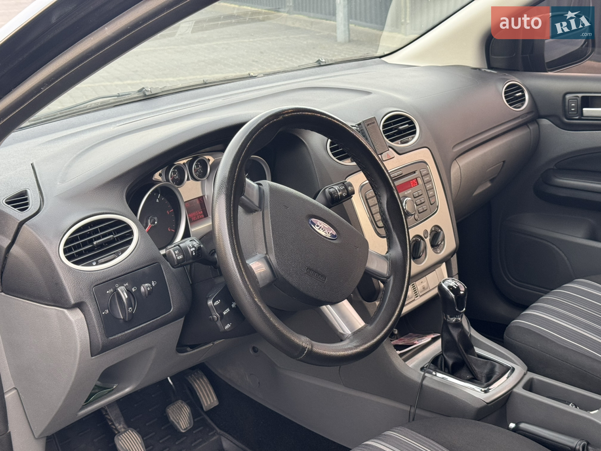2010 Ford Focus - мініатюра 10
