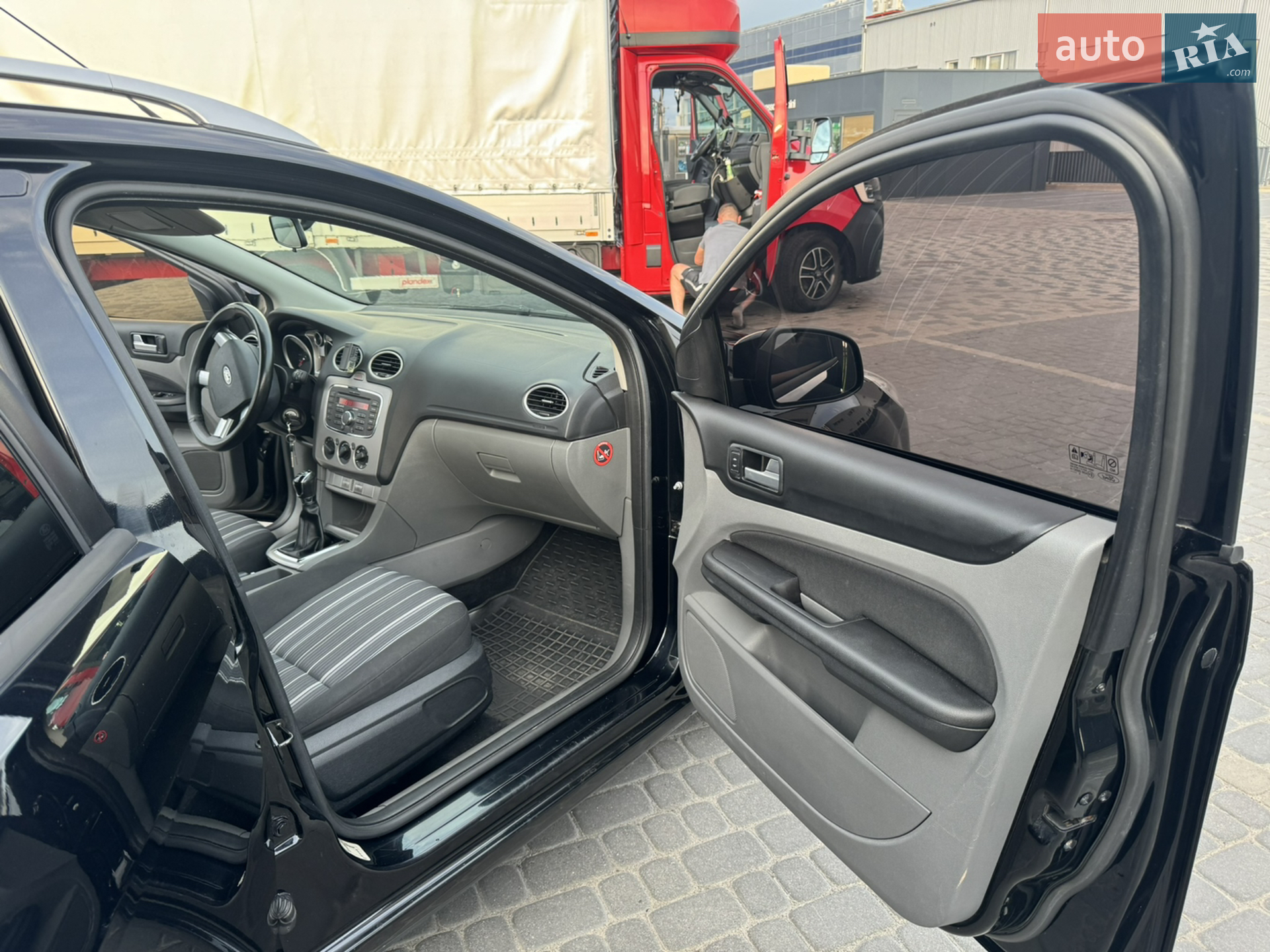 2010 Ford Focus - мініатюра 15