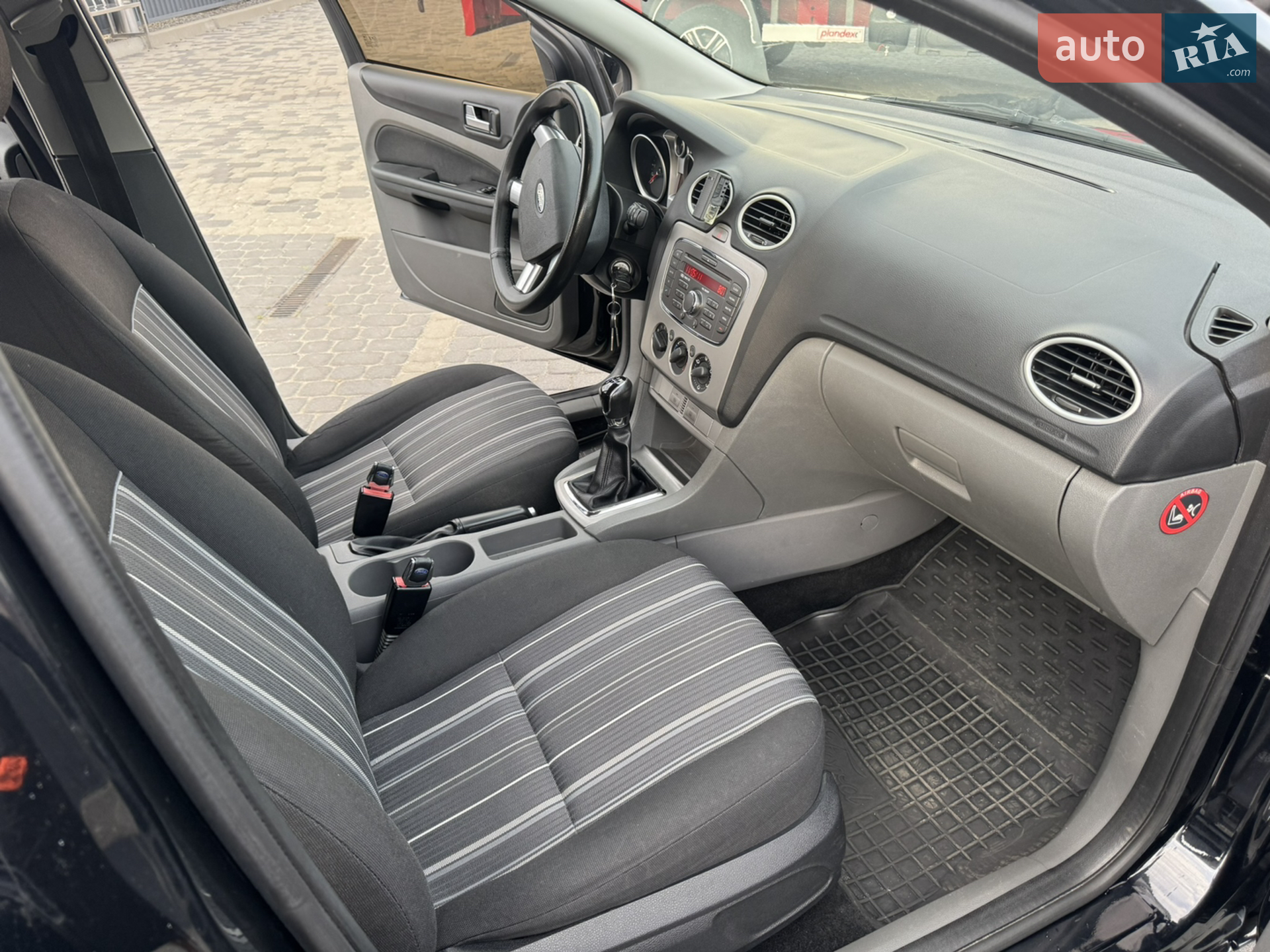 2010 Ford Focus - мініатюра 16