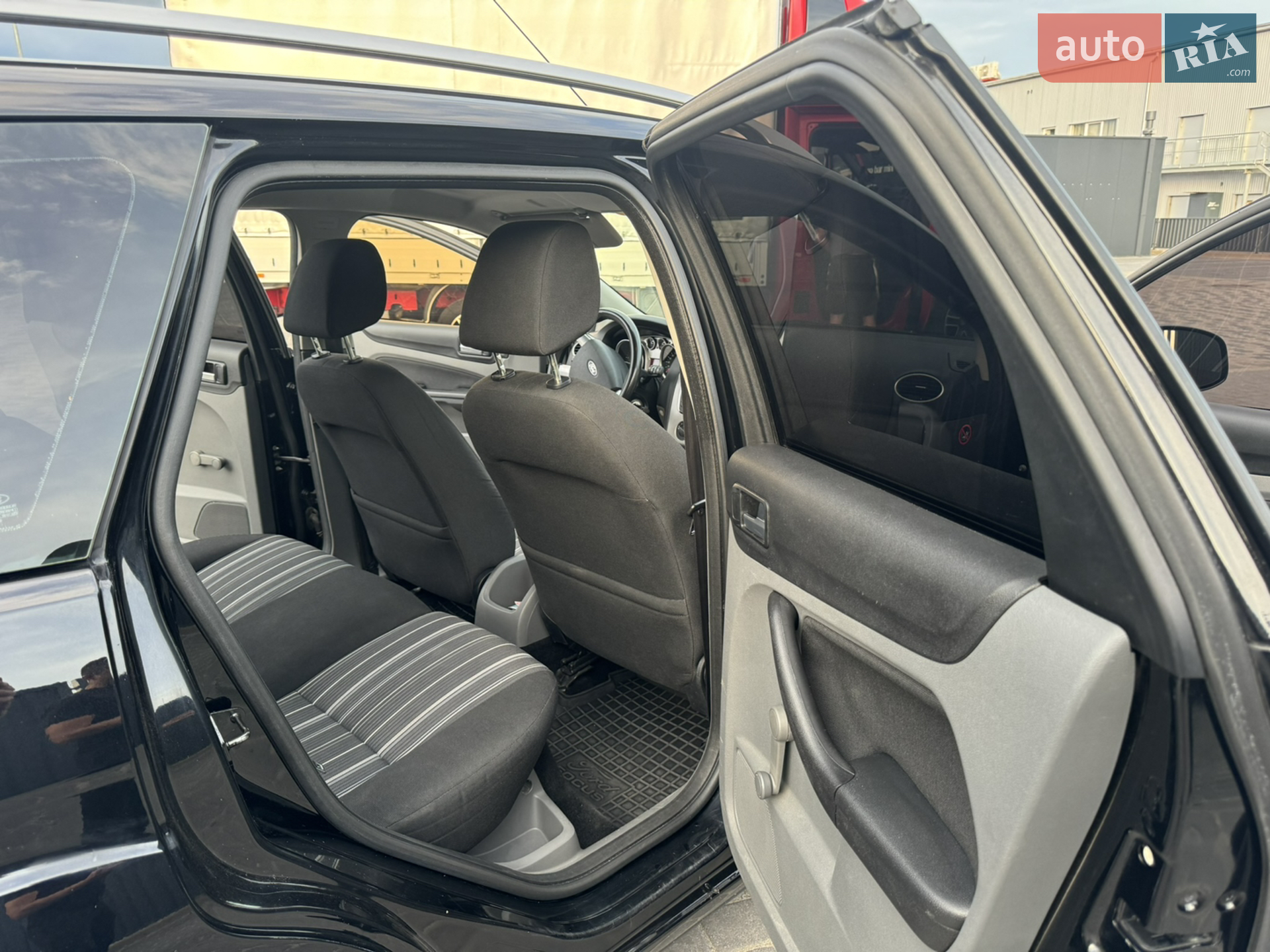2010 Ford Focus - мініатюра 17