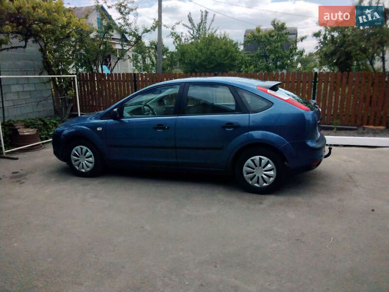Хэтчбек Ford Focus 2006 в Пулинах