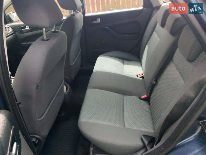 Хэтчбек Ford Focus 2006 в Пулинах