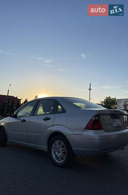 Седан Ford Focus 2005 в 
