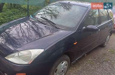 Хэтчбек Ford Focus 2000 в 