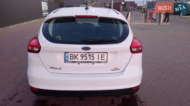 Хэтчбек Ford Focus 2015 в Сарнах