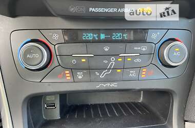 Хэтчбек Ford Focus 2015 в 