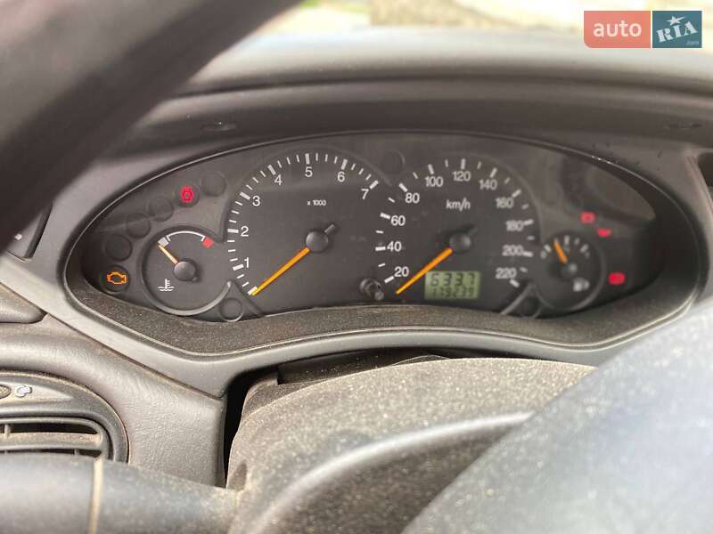 Универсал Ford Focus 2003 в Обухове