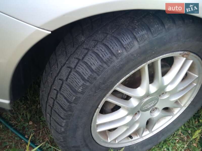 Седан Ford Focus 2002 в Сторожинці