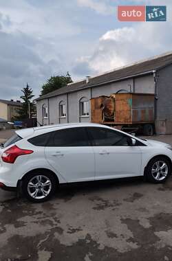 Хэтчбек Ford Focus 2013 в 