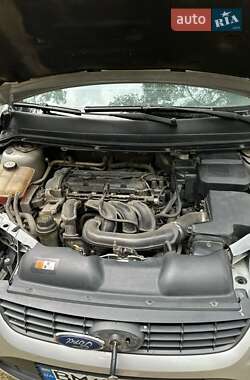 Хэтчбек Ford Focus 2010 в 