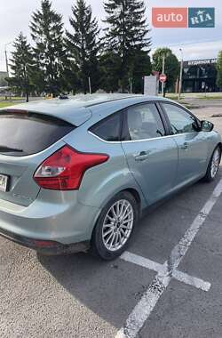 Хэтчбек Ford Focus 2012 в 