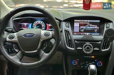 Хэтчбек Ford Focus 2015 в 