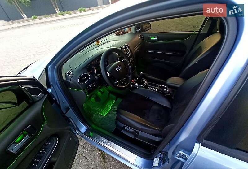Хетчбек Ford Focus 2006 в Апостоловому