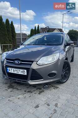 Хэтчбек Ford Focus 2011 в 