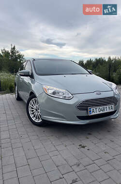 Хэтчбек Ford Focus 2013 в 