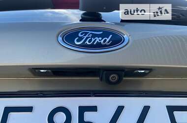 Хэтчбек Ford Focus 2015 в Кицмани