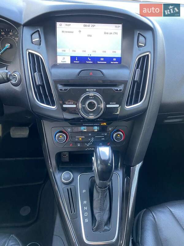 Хэтчбек Ford Focus 2015 в Кицмани