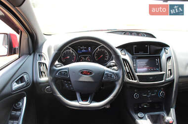 Хэтчбек Ford Focus 2015 в 