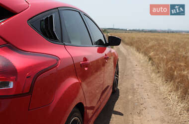 Хэтчбек Ford Focus 2015 в 