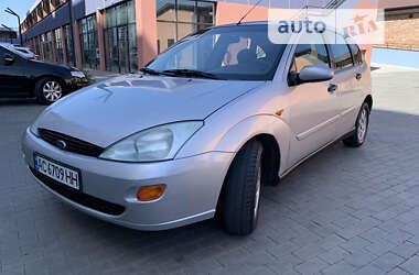 Хэтчбек Ford Focus 2000 в Луцке